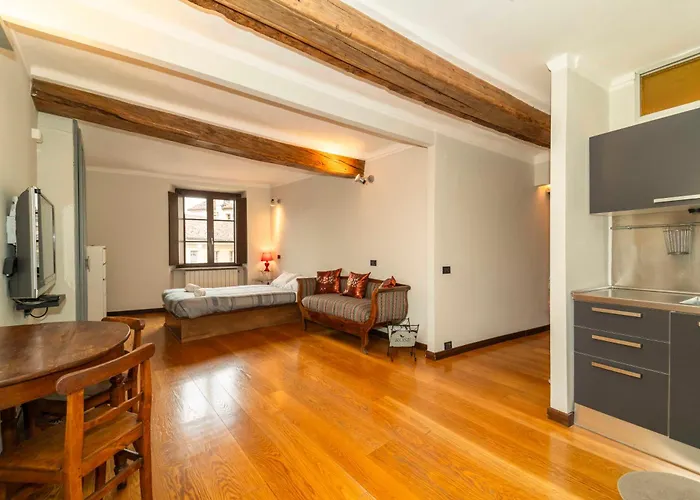 アパート Alexander House