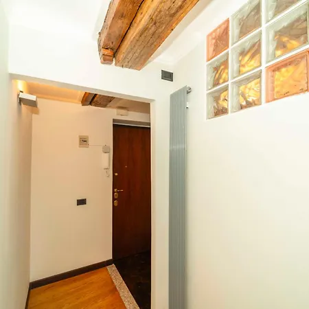 Alexander House * Turin